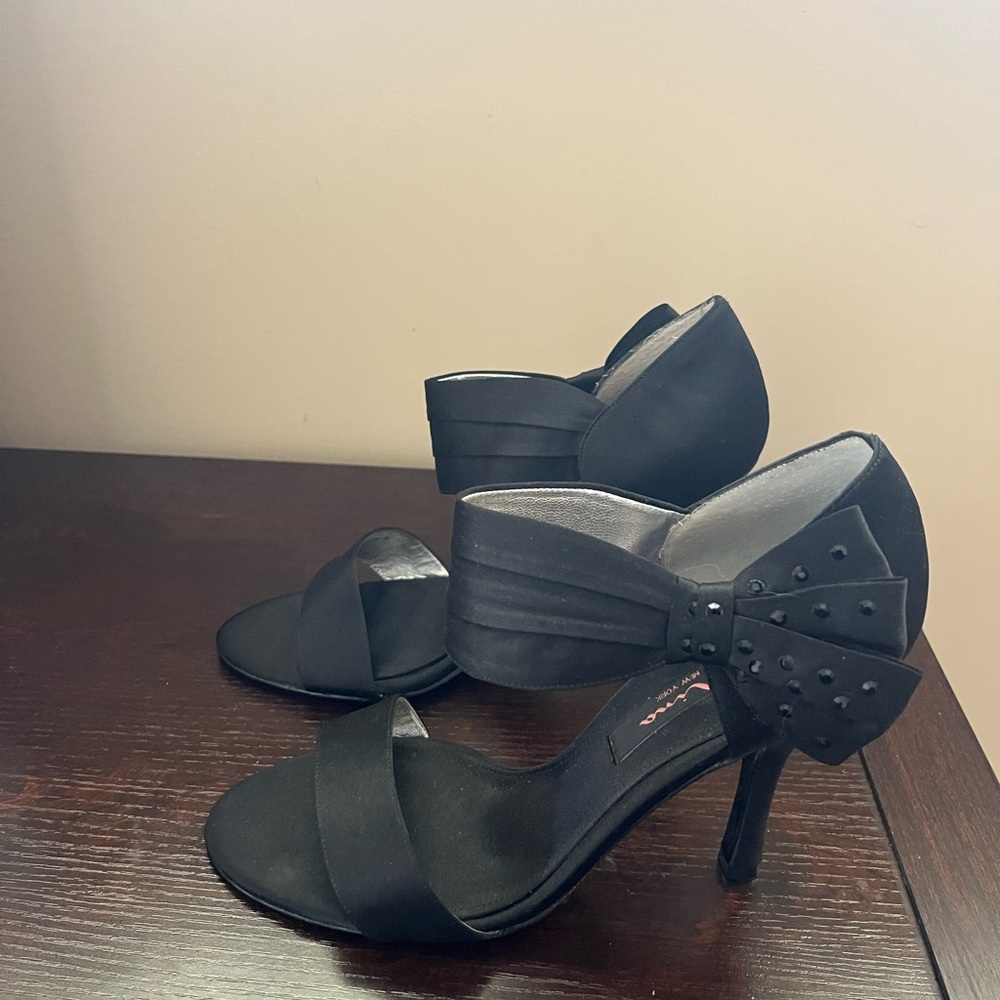 Nina Black Satin Bow Sandal Heels size 9